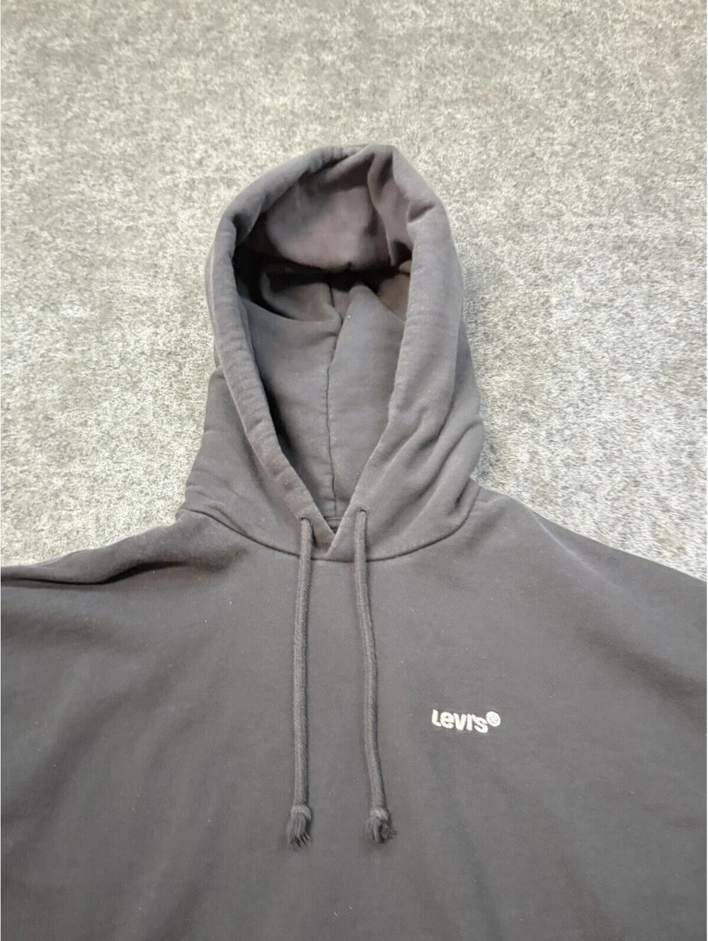 Levi’s Relaxed Fit Black Pullover Hoodie Men’s Large Minimal Logo Sweatshirt